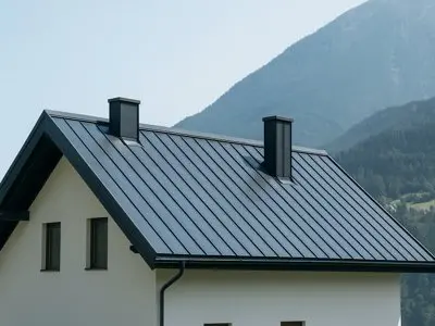 Haus mit Blechsatteldach in Zirl in Tirol Haus mit Blechsatteldach in Zirl in Tirol